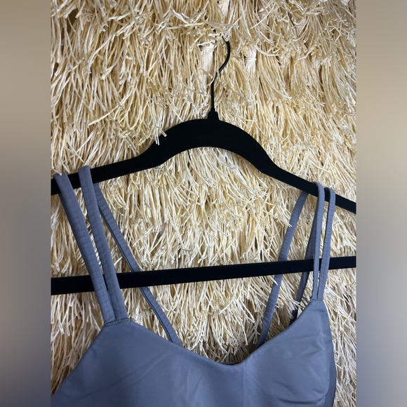 Lululemon FLAWLESS EUC✨Like a Cloud Bra *Light Support, B/C Cup✨Grey Sage✨size 8 - Picture 8 of 9